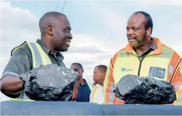  ?? (Picture: Tribe Studios) ?? ▴His Majesty King Mswati III receiving an update from Inyatsi Group Holdings Chairman Michelo Shakantu on the types of coal being mined at Maloma.