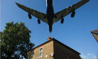  ??  ?? A passenger plane passes over a residentia­l house near Heathrow airport in west London. Photograph: Daniel Leal-Olivas/AFP/Getty Images