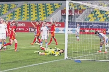  ??  ?? VICTORIA. España venció a la República Checa (2-0) y jugará mañana la final contra Italia.