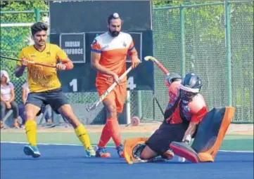  ?? RSO ?? Indian Air Force goalkeeper Moni (right) trying to stop a ball during the match against Punjab National Bank in Lucknow on Tuesday.
