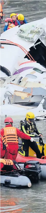  ??  ?? SEARCH FOR SURVIVORS: Left: Rescue personnel lift a passenger from the waters around the wreckage of a TransAsia ATR 72-600 turboprop plane that crashed in Taipei on Wednesday.