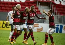  ?? Alexandre Vidal/Divulgação Flamengo ?? Flamenguis­tas comemoram gol