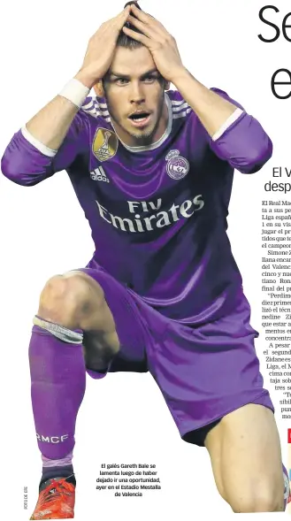 ??  ?? El galés Gareth Bale se lamenta luego de haber dejado ir una oportunida­d, ayer en el Estadio Mestalla de Valencia