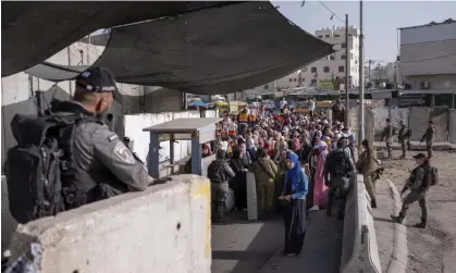  ?? ?? Palestinia­ns wait to cross the Qalandia checkpoint between the West Bank city of Ramallah and Jerusalem. Photograph: Oded Balilty/AP