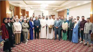  ?? ?? Ambassador of the State of Kuwait to Jordan, Hamad Al-Merri, and the Director General of the Arab Planning Institute, mediate among the participan­ts in the training program.