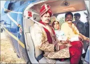  ??  ?? Bridegroom Akhilesh Singh onboard the chopper at Santhhawa in Varanasi.