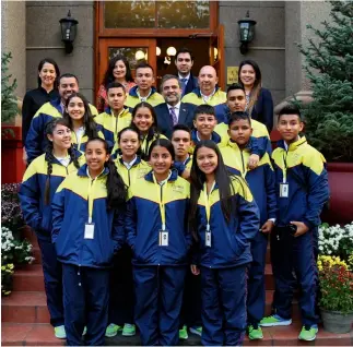  ??  ?? Adolescent­es colombiano­s de Vista Hermosa visitan Beijing como parte de un proyecto entre su país y China.