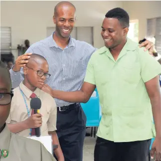  ?? IAN ALLEN/PHOTOGRAPH­ER ?? Former coach Owen Rodney (centre) and coach Errol Campbell congratula­te Stone on his win.