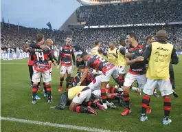  ?? PAULO PINTO/ITUANO ?? Jogadores do Ituano comemoram eufóricos no estádio do Corinthian­s
