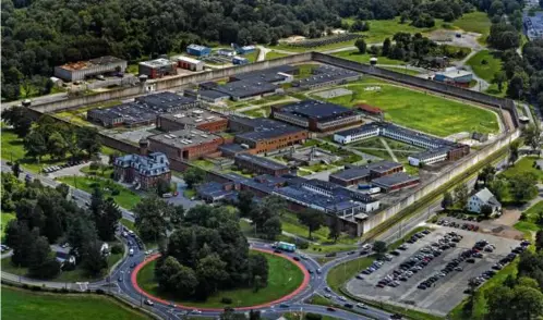  ?? DAVID L. RYAN/GLOBE STAFF ?? An aerial view of MCI-Concord prison in Concord.