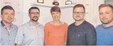  ??  ?? Der neugewählt­e TV-Vorstand mit der verabschie­deten Vorsitzend­en Sabine Gollwitzer (Mitte): Alexander Bihlmayer, Frank Schilling, Andreas Worms und Stefan Betzler (von links).