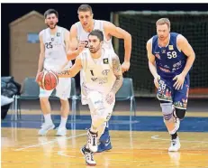  ?? FOTO: MISERIUS ?? Nino Celebic (mit Ball) war mit 20 Punkten ein Erfolgsgar­ant.