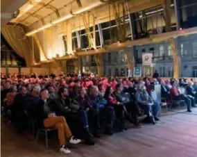  ?? FOTO WIM HENDRIX ?? Honderden mensen kwamen naar zaal Horta afgezakt voor de infosessie van de verschille­nde actiegroep­en.