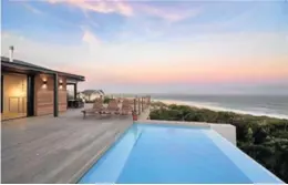  ??  ?? VIEW OVER THE POOL: House Van der Merwe in Port Alfred was built by CM Heunis