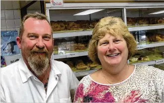  ?? MARK FISHER/STAFF ?? Jim Elam and his sister, Lisa Tucker, owners of Bill’s Donut Shop in Centervill­e.