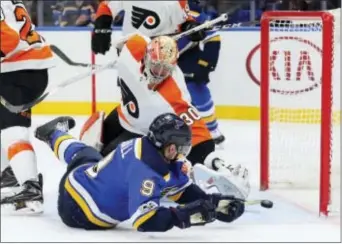  ?? CHRIS LEE — ST. LOUIS POST-DISPATCH VIA AP ?? Philadelph­ia goaltender Upshall of the Blues. Michal Neuvirth makes a stop during an attempt by Scottie