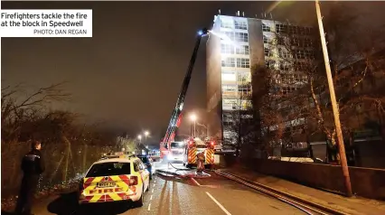  ?? PHOTO: DAN REGAN ?? Firefighte­rs tackle the fire at the block in Speedwell