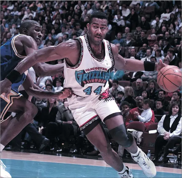  ?? STEVE BOSCH/VANCOUVER SUN FILES ?? The Grizzlies were missing a consistent veteran presence such as Kenny Gattison, right, to help the rookies.