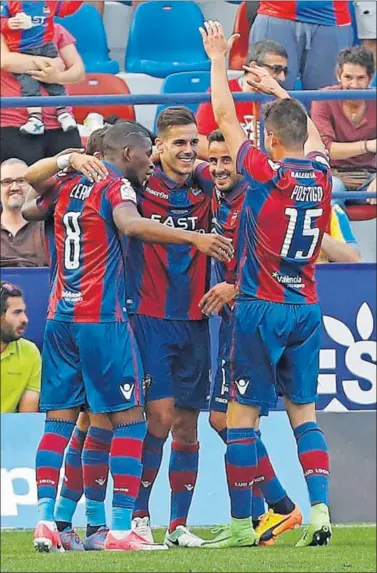  ??  ?? IMPARABLE. El Levante no cesa y ya acaricia el título de campeón de Segunda División.