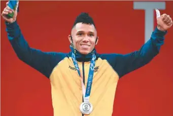  ?? / AFP ?? El pesista vallecauca­no Luis Javier Mosquera conquistó una medalla de plata en la categoría de menos de 67 kilogramos.