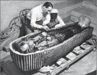  ?? SUBMITTED PHOTO ESPLANADE ?? Howard Carter and a local Egyptian workman examining Tutankhamu n’s sarcophagi.