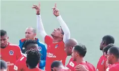  ??  ?? Olimpia tendrá una dura prueba este fin de semana contra Lobos de la UPNFM. Carlo Costly y su tradiciona­l inicio de semana. Deportes