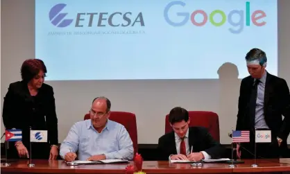  ??  ?? The vice-president of Cuba’s state-run telecommun­ications company ETECSA and the head of Google Cuba sign a memorandum of understand­ing in Havana on Thursday. Photograph: Yamil Lage/AFP/Getty Images