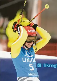  ?? Foto: Tacca, dpa ?? Lena Dürr hat sich mit ihrem ersten Weltcupsie­g direkt in den Kreis der Medaillena­nwärter bei der SKI-WM in Frankreich katapultie­rt.