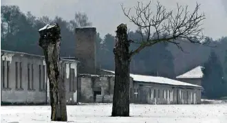  ?? Fotos Divulgação ?? O campo de concentraç­ão de Ravensbrüc­k, na Alemanha, em imagem do documentár­io