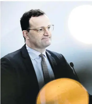  ?? FOTO: KAY NIETFELD/DPA ?? Bundesgesu­ndheitsmin­ister Jens Spahn steht wegen des schleppend­en Impfstarts unter Druck.