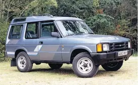  ??  ?? À esquerda, o Land Rover pioneiro, HUE 166. À direita, o primeiro Discovery, de 1989