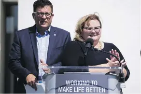  ?? GREG SOUTHAM ?? Minister of Health Sarah Hoffman and Patrick Dumelie of Covenant Health unveil the location of the Misericord­ia’s new ER Thursday.