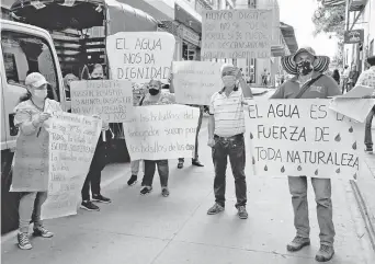  ?? Foto | Luis Fernando Rodríguez | LAPATRIA ?? La semana pasada protestaro­n nuevamente por los cobros del 2019 que no reconocen.