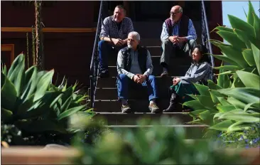  ?? ARIC CRABB — STAFF PHOTOGRAPH­ER ?? Temescal community members George Spies, left, Roy Alper, second from left, Don Stahlhut and Ellen Kim worked to help Kenyon Graham, a severely mentally ill man who was beaten to death in December.