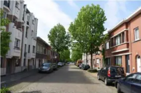  ?? FOTO JAN VAN DER PERRE ?? De Sevillastr­aat in de wijk Kriekenhof. De buurt in DeurneNoor­d wordt volledig zone 30 en krijgt versmalde kruispunte­n aan de ingangen van de wijk, om zo de verkeersve­iligheid te verhogen.