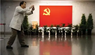  ?? ANDY WONG/THE ASSOCIATED PRESS ?? In a testament to his popularity, visitors have flocked to the site of the First National Congress of the Chinese Communist Party in Shanghai since Chinese President Xi Jinping, leader of the ruling Communist Party, visited last month.
