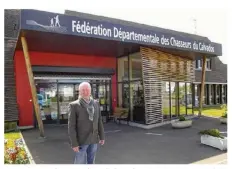  ??  ?? Benoît Dumoulin, président de la Fédération Départemen­tale des Chasseurs du Calvados, insiste sur les mesures de sécurité à prendre.