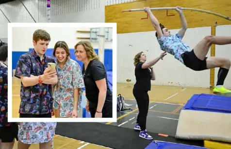  ?? Benjamin B. Braun/Post-Gazette ?? Melissa White coaches pole vaulter Alan Methven, 16, during drills at Hempfield Area High School.
Inset: Harrison Methven, 17, left, Grace Iwig, 17, and White review footage of Iwig’s last vault during pole vaulting practice.