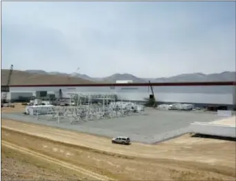  ?? RICH PEDRONCELL­I — THE ASSOCIATED PRESS ?? An overall view of the new Tesla Gigafactor­y is seen during a media tour Tuesday in Sparks, Nev. It’s Tesla Motors’ biggest bet yet: A massive, $5 billion factory in the Nevada desert that could almost double the world’s production of lithium-ion...