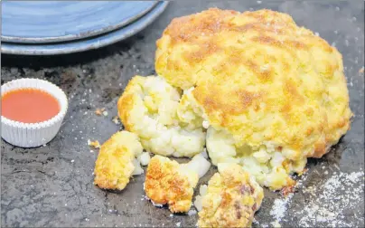  ?? "1 1)050 ?? A cheesy pull-apart whole roasted cauliflowe­r, which is a recipe by Melissa d’Arabian, can make a tasty snack for movie night.