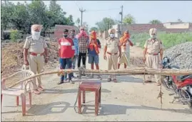  ?? HT PHOTO ?? Residents with police personnel during a ‘thikri pehra’ at a village on Wednesday.