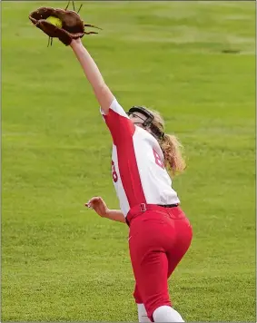  ?? DANA JENSEN/THE DAY ?? NFA shortstop Sarah Cote (8) leans back to catch a pop up during the Wildcats’ 15-0 victory over Tourtellot­te in the ECC softball tournament quarterfin­als Veterans Field in Niantic on Wednesday.