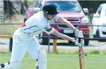  ?? Photograph­s: Paul Cohen. ?? Cole Cook remained unbeaten in Longwarry’s unsuccessf­ul chase against Western Park in division one;