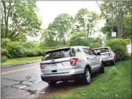  ?? Tyler Sizemore / Hearst Connecticu­t Media ?? Connecticu­t State Police cruisers participat­e in the 2019 search back linked to the disappeara­nce of Jennifer Dulos.