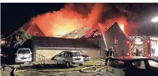  ?? FOTO: FEUERWEHR. ?? Die Scheune wurde ein Opfer der Flammen, das Wohnhaus wurde beschädigt und ist zur Zeit nicht bewohnbar.