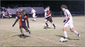  ?? STAFF PHOTO BY TAMMY SHOWALTER ?? Leonardtow­n’s Nik Kokolios finished with a hat trick in Tuesday night’s 4-0 win in the 4A East section semifinals over visiting North Point. The Raiders captured the 4-0 victory to advance. Kokolios dribbles as North Point’s Mason Nunn and Noah...