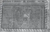  ?? ?? Vitet ' 60. Një skedinë autentike e 7 tetorit 1962 të rifillimit të asaj që u emërtua si "Lotaria e Sportit" në Shqipëri, e plotësuar asokohe nga autori i shkrimit të këtushëm