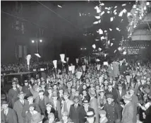  ?? CHICAGO TRIBUNE HISTORICAL PHOTO ?? Mayor William Hale Thompson’s supporters celebrate his victory on election night in front of the Sherman Hotel in 1927.