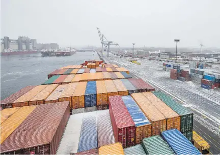  ?? DARIO AYALA FILES ?? The Montreal Port Authority plans to start constructi­on on the new container terminal in the South Shore town of Contrecoeu­r in 2020. The initial phase is scheduled to be completed by 2023. The terminal will increase the container capacity of the port...