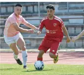  ?? FOTO: BLAZY ?? Ein Bild aus der HInrunde: Die Sportfreun­de Gerresheim im Duell mit dem
SSV Erkrath (rote Trikots).